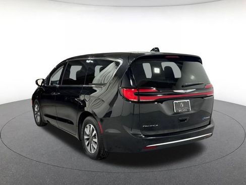 Used 2024 Chrysler Pacifica Limited FWD image 6