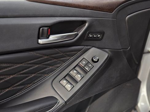 Used 2022 Toyota Avalon Limited image 21