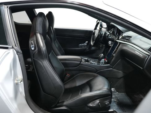 Used 2015 Maserati GranTurismo Sport image 34