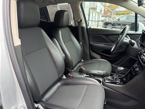 Used 2022 Buick Encore Preferred w/ Safety Package image 25