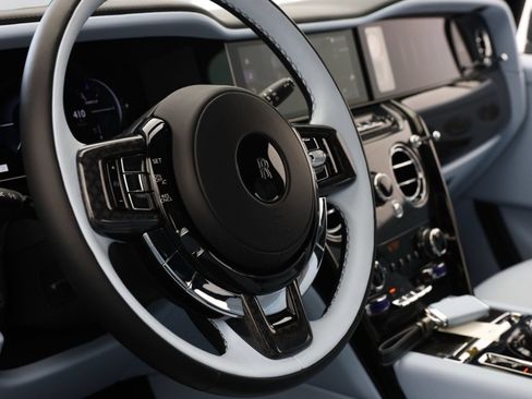 Certified 2025 Rolls-Royce Cullinan Black Badge AWD/4WD image 35
