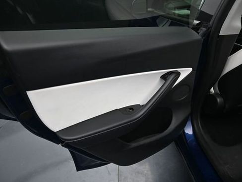 Used 2021 Tesla Model Y Long Range AWD/4WD image 22