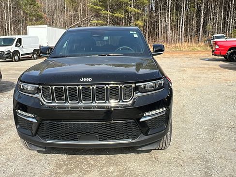 Certified 2024 Jeep Grand Cherokee Limited image 3