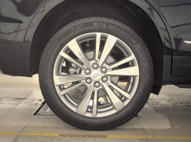 Used 2025 Cadillac XT5 Premium Luxury FWD image 12