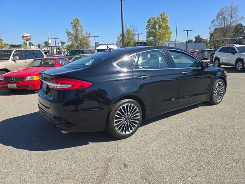 Used 2018 Ford Fusion SE w/ Fusion SE Technology Package FWD image 5