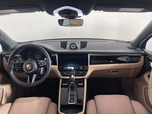 Certified 2026 Porsche Macan AWD/4WD image 17