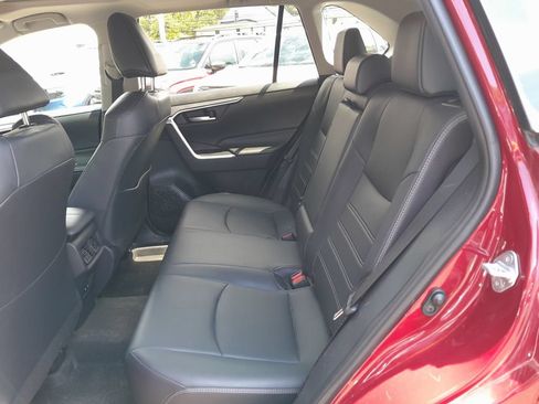 Used 2019 Toyota RAV4 XLE Premium w/ Cold Weather Package AWD/4WD image 30