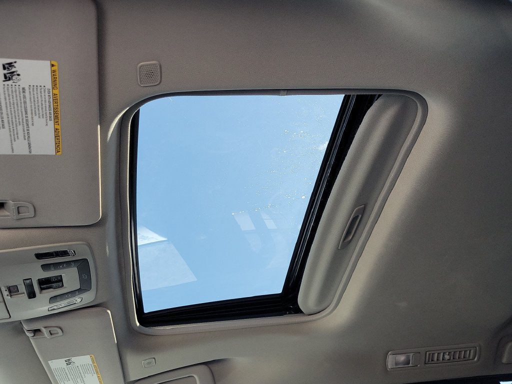 Used 2025 Toyota Sienna XLE FWD image 5