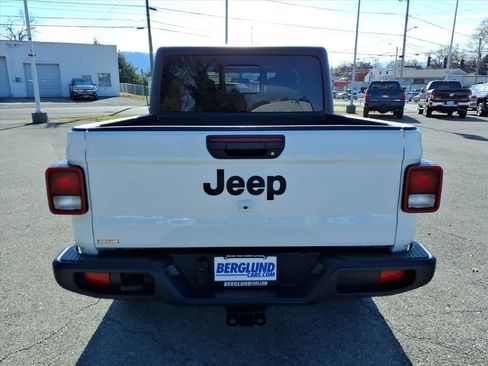 Used 2023 Jeep Gladiator Sport image 5