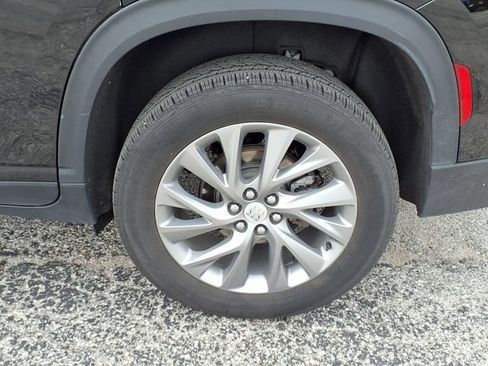 Used 2025 Buick Enclave Preferred AWD/4WD image 17