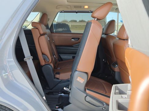 Used 2022 Nissan Pathfinder Platinum w/ Cargo Package image 43