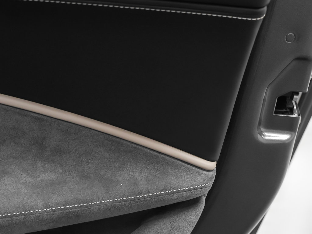 Used 2024 Ferrari Roma Spider RWD image 36