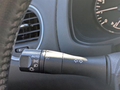 Used 2020 Nissan Pathfinder SV image 30