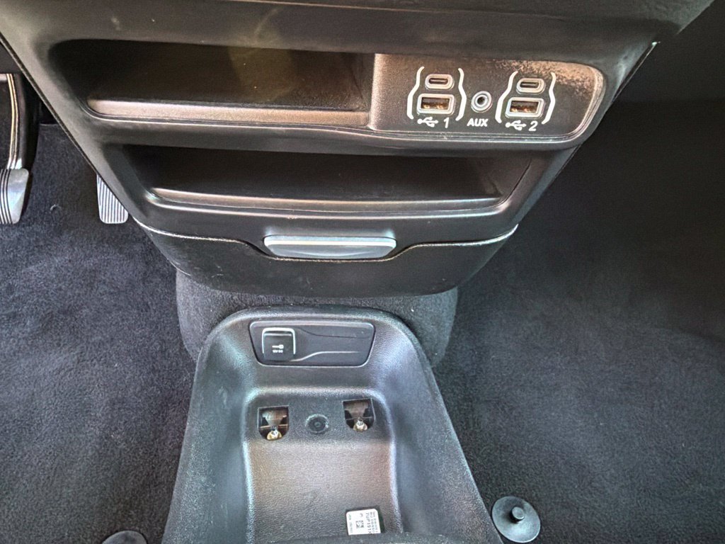 Used 2025 Chrysler Pacifica Select FWD image 32