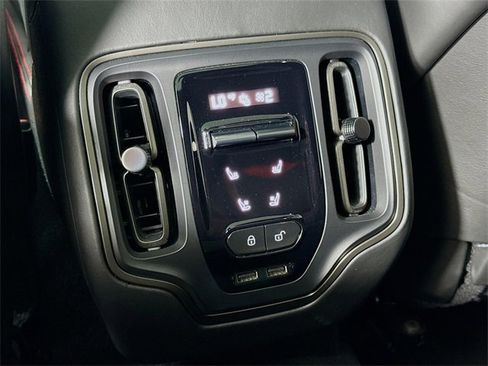 Used 2021 Aston Martin DBX image 26