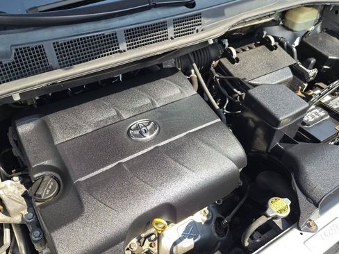 Used 2015 Toyota Sienna XLE FWD image 11