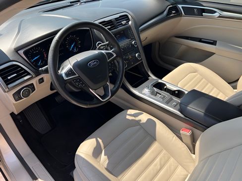 Used 2017 Ford Fusion SE FWD image 12