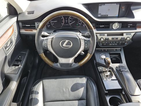 Used 2015 Lexus ES 350 w/ Luxury Package FWD image 5