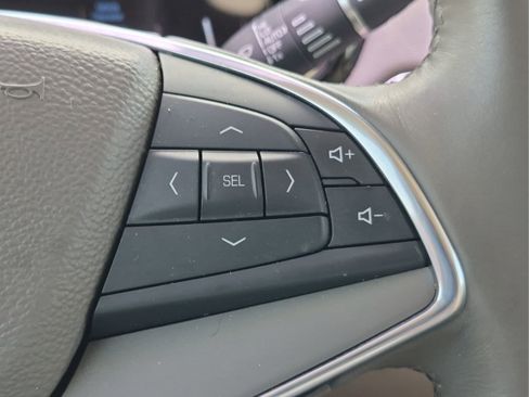 Used 2017 Cadillac XT5 Luxury w/ Driver Awareness Package FWD image 10