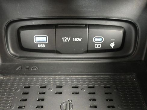 Certified 2024 Hyundai Venue Limited image 30