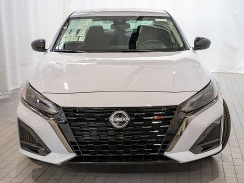 New 2025 Nissan Altima 2.5 SR image 2