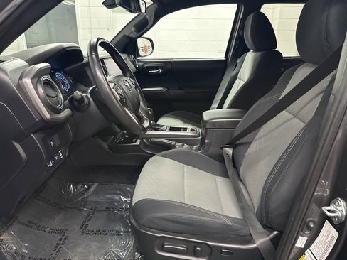 Used 2021 Toyota Tacoma TRD Off-Road image 22