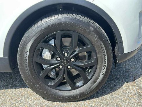Used 2018 Land Rover Discovery SE image 9