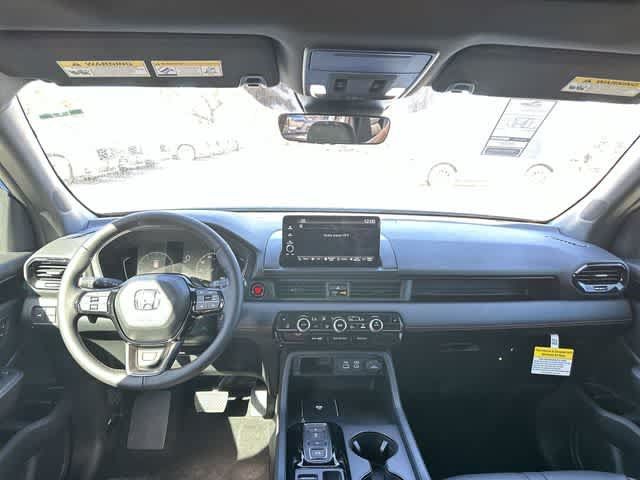 Used 2025 Honda Pilot TrailSport image 17