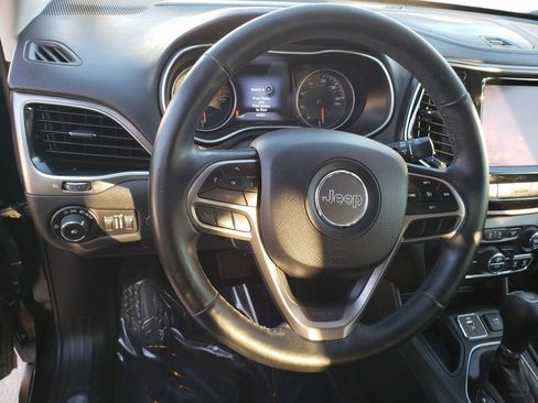 Used 2019 Jeep Cherokee Limited image 17