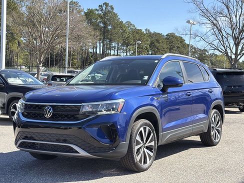 Used 2024 Volkswagen Taos SE w/ Panoramic Sunroof Package image 33