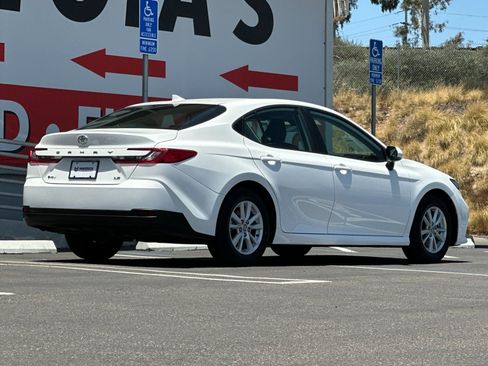 Used 2025 Toyota Camry LE FWD image 5