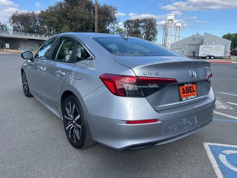 Used 2023 Honda Civic EX image 9