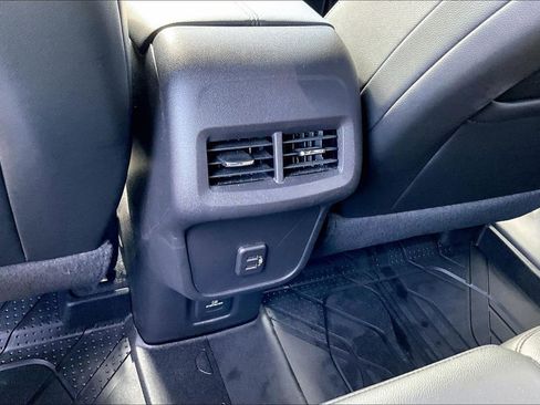 Used 2024 Chevrolet Equinox Premier FWD image 18