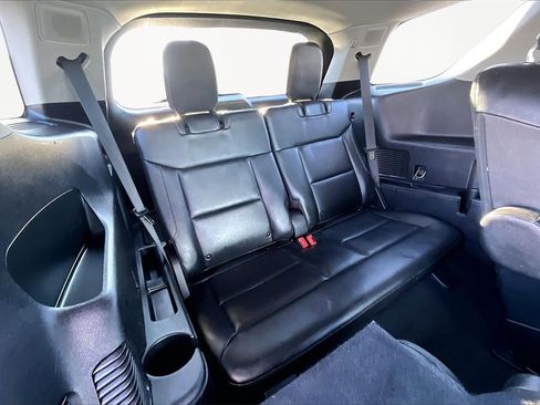 Used 2022 Ford Explorer Limited image 28