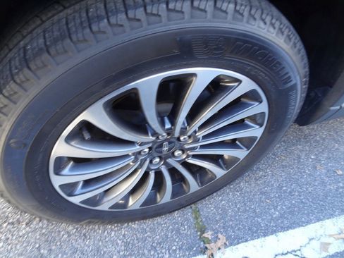 Certified 2022 Lincoln Aviator Reserve w/ Elements Package Plus image 11