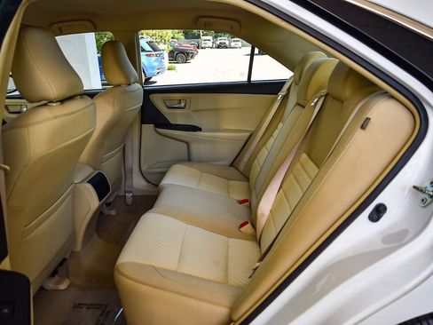 Used 2016 Toyota Camry LE image 13