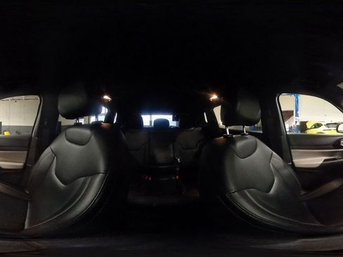 Used 2025 Jeep Compass Limited image 29