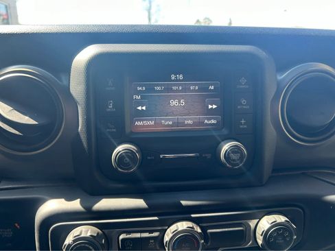 Used 2019 Jeep Wrangler Sport image 11