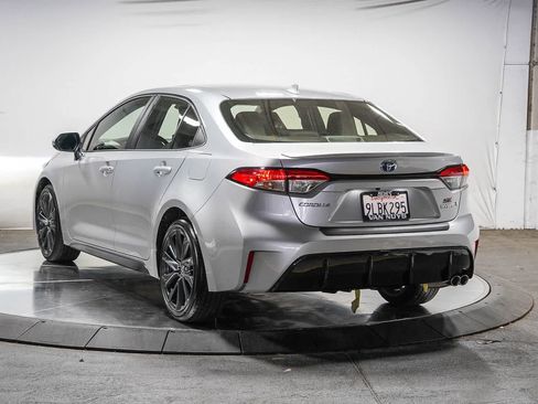 Used 2024 Toyota Corolla SE w/ SE Package FWD image 2