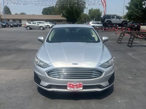 Used 2019 Ford Fusion SE FWD image 2