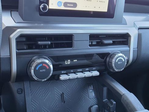 Used 2025 Toyota Tacoma TRD Sport AWD/4WD image 16