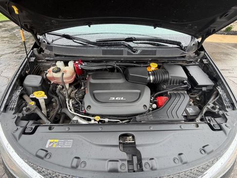 Used 2017 Chrysler Pacifica Touring FWD image 22