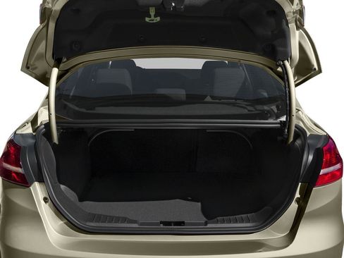 Used 2017 Ford Focus SE image 7
