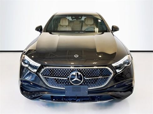 Used 2024 Mercedes-Benz E 350 4MATIC Sedan image 2