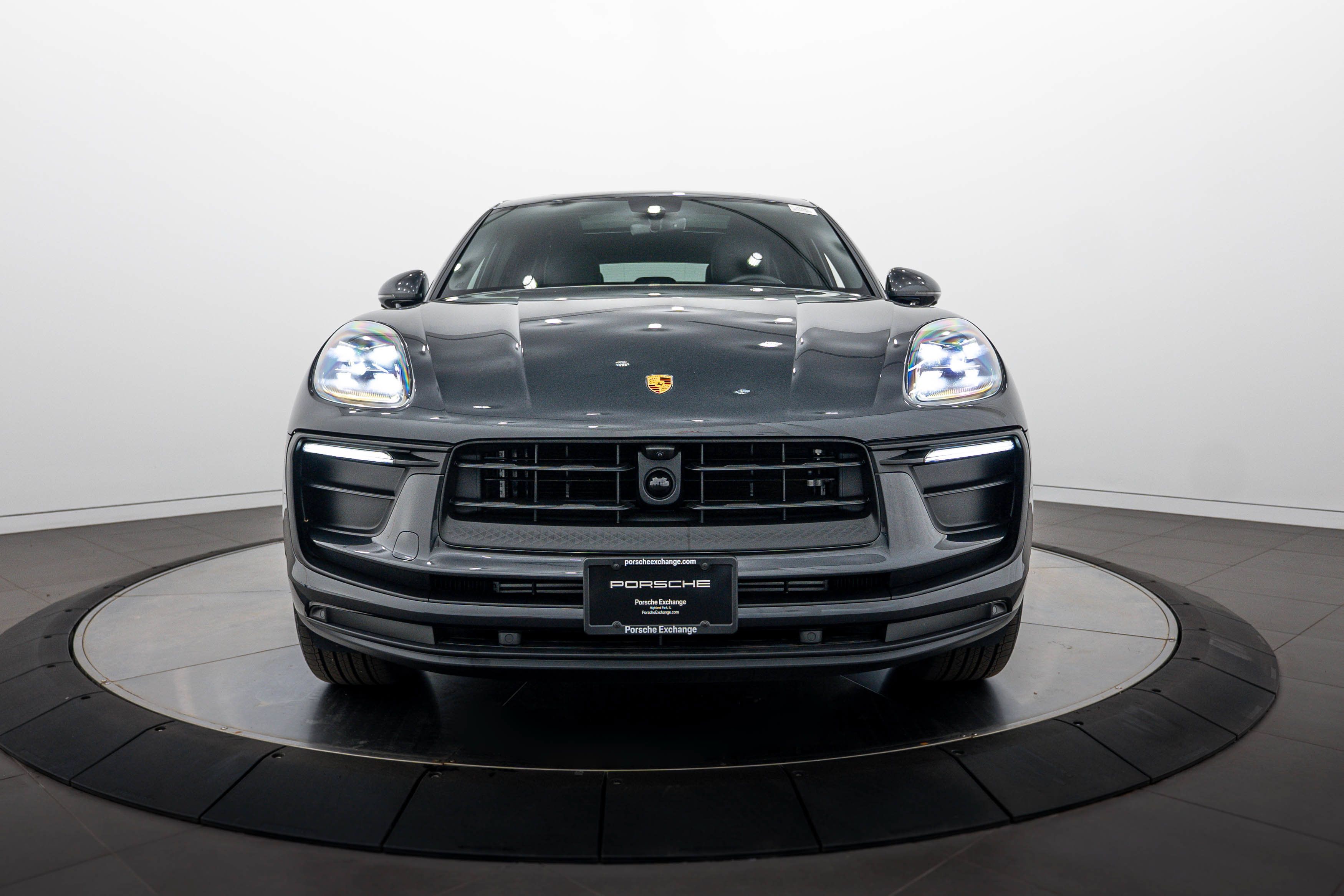 Certified 2026 Porsche Macan AWD/4WD image 10