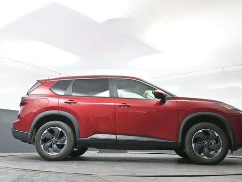 Used 2025 Nissan Rogue SV image 25