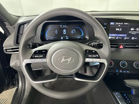 Certified 2025 Hyundai Elantra SE w/ Cargo Package image 14