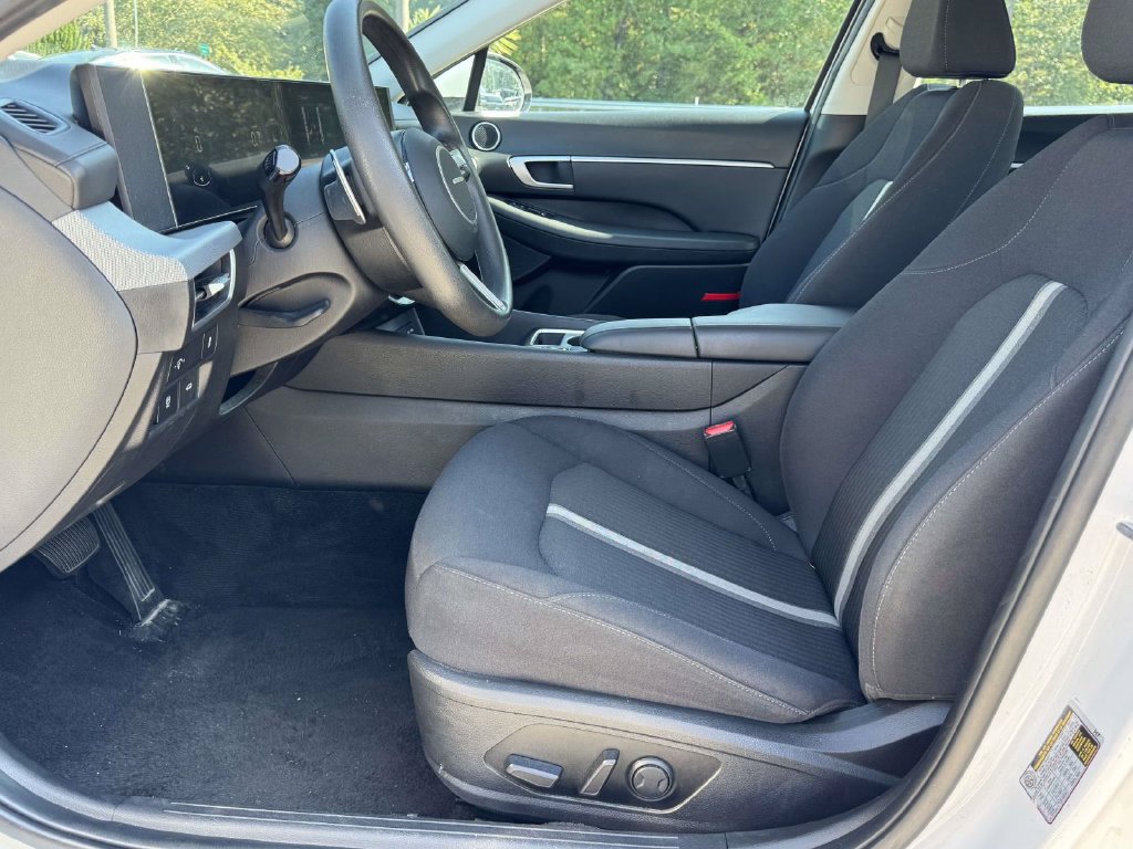 Used 2025 Hyundai Sonata SEL FWD image 21