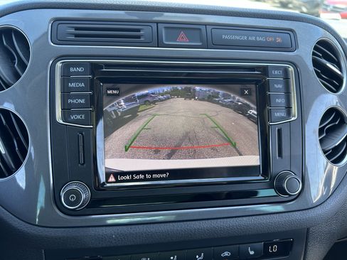 Used 2017 Volkswagen Tiguan Sport image 13