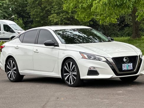 Used 2022 Nissan Altima 2.0 SR FWD image 9